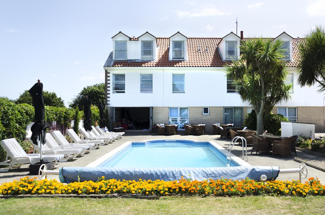 Beachcombers Hotel Grouville Dış mekan fotoğraf